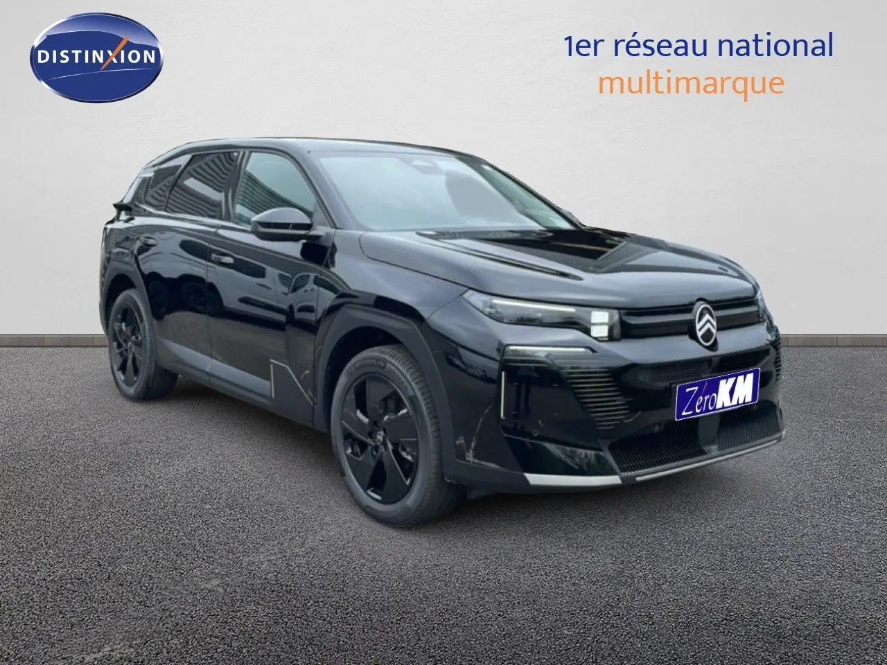 Citroën C5 Aircross noir perle métal en 3/4 avant droit, avec jantes noires et calandre moderne.