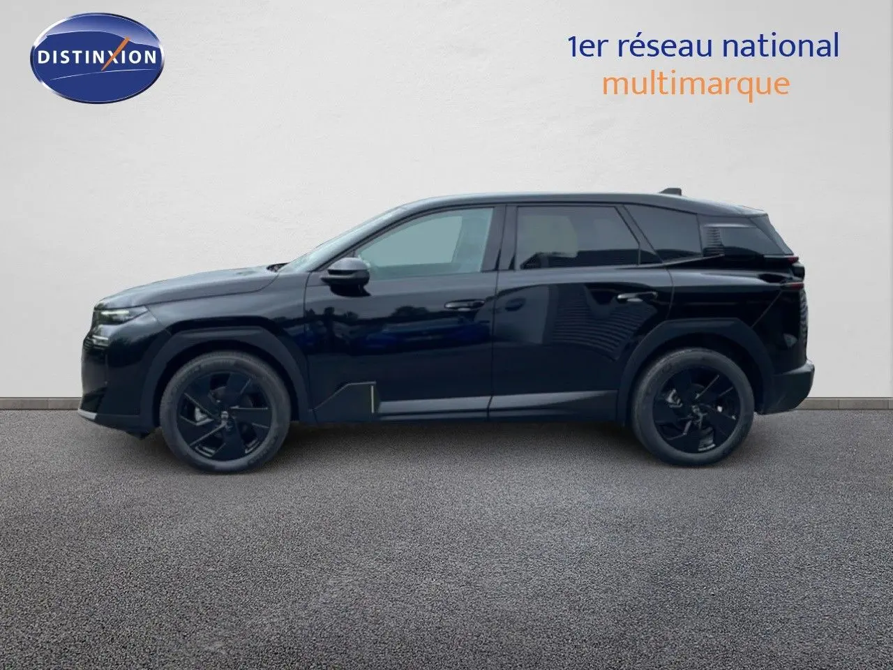 Profil côté gauche d'un Citroën C5 Aircross noir perle métal 2026 avec jantes noires et lignes modernes.