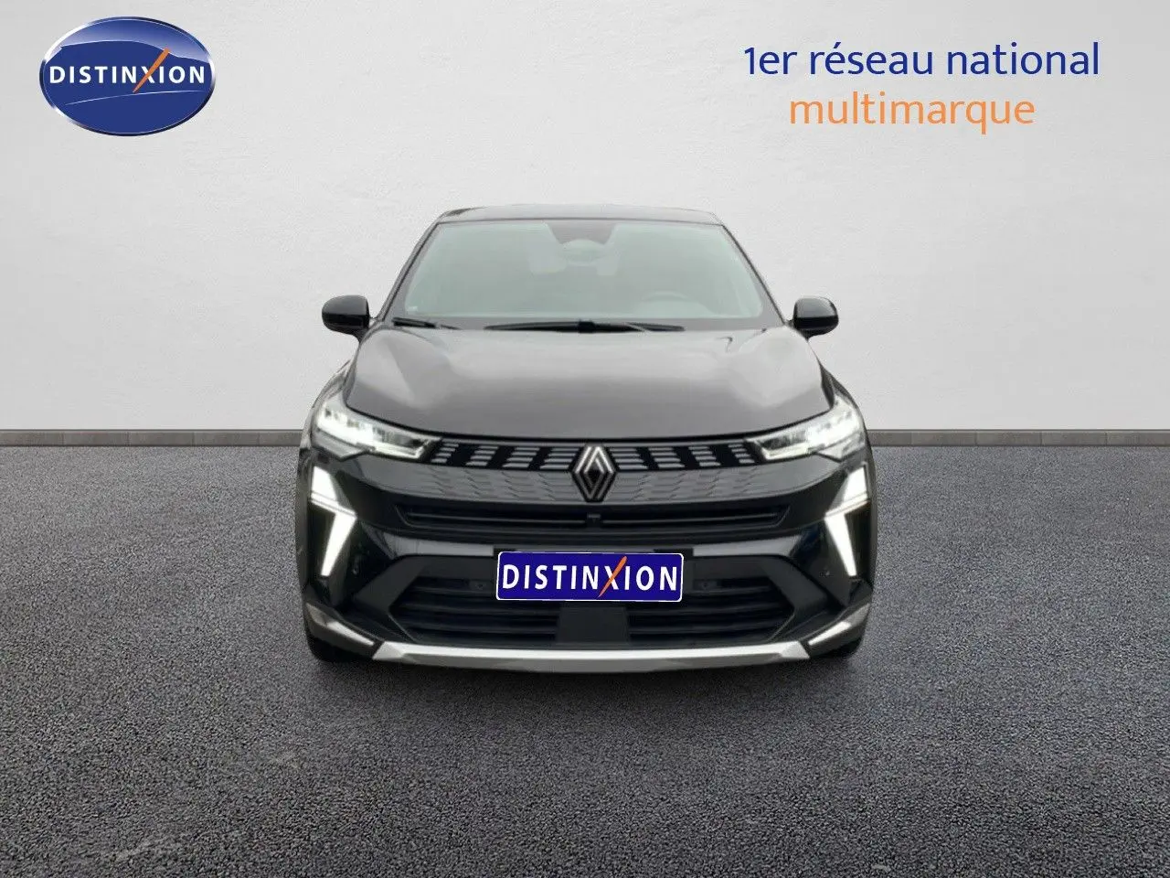 Vue frontale du Renault Symbioz noir étoile métal 2025 avec calandre moderne et éclairage LED distinctif.