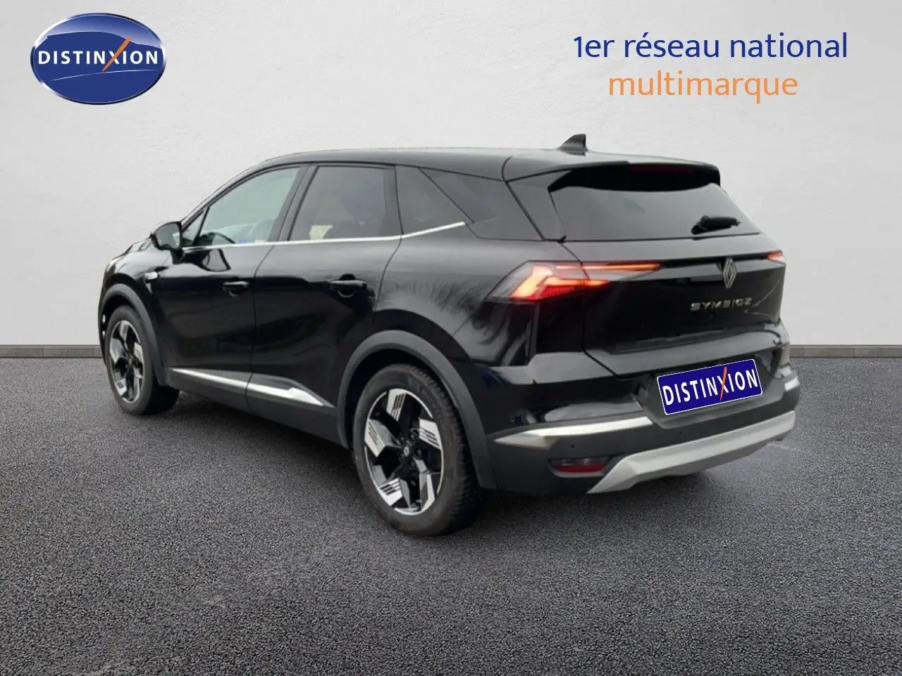 Vue 3/4 arrière droite d'un Renault Symbioz noir étoile métal avec feux LED et jantes bi-ton.
