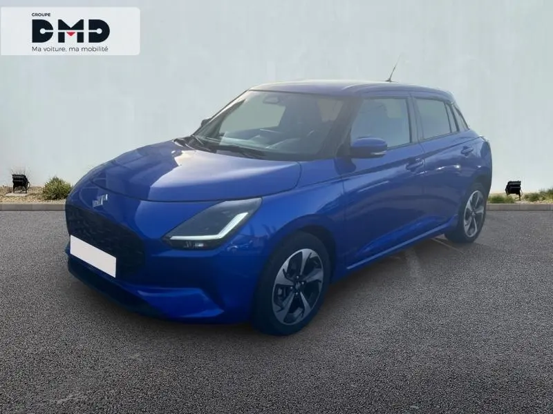 Suzuki Swift 1.2 Hybrid 83ch Pack en bleu Frontier Blue, vue 3/4 avant droit avec phares LED et jantes alu.