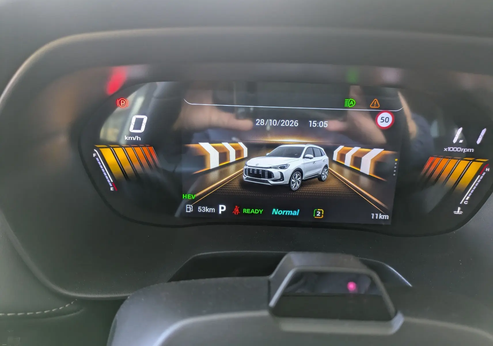 Écran tactile central du MG ZS 2026 affichant navigation, radio, climatisation et connectivité Apple CarPlay/Android Auto.