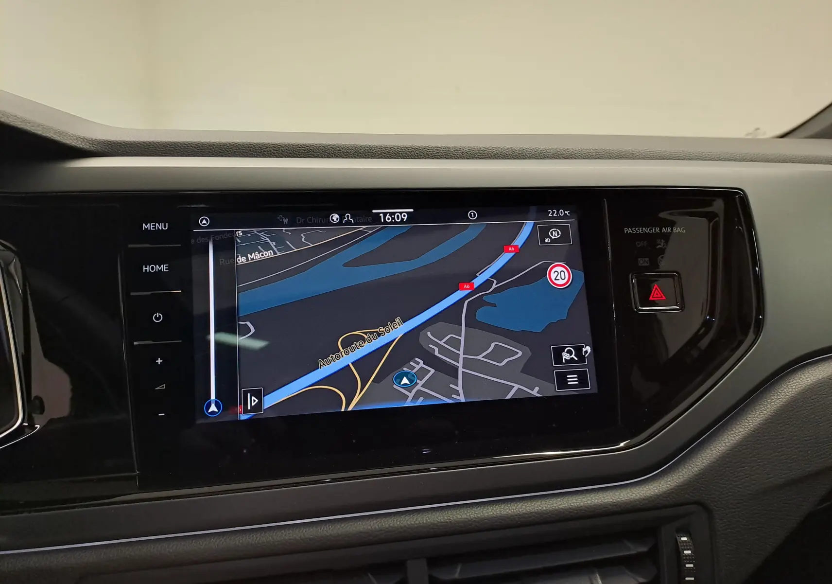 Écran tactile central du Volkswagen Taigo 2025 affichant le système de navigation Discover Pro.