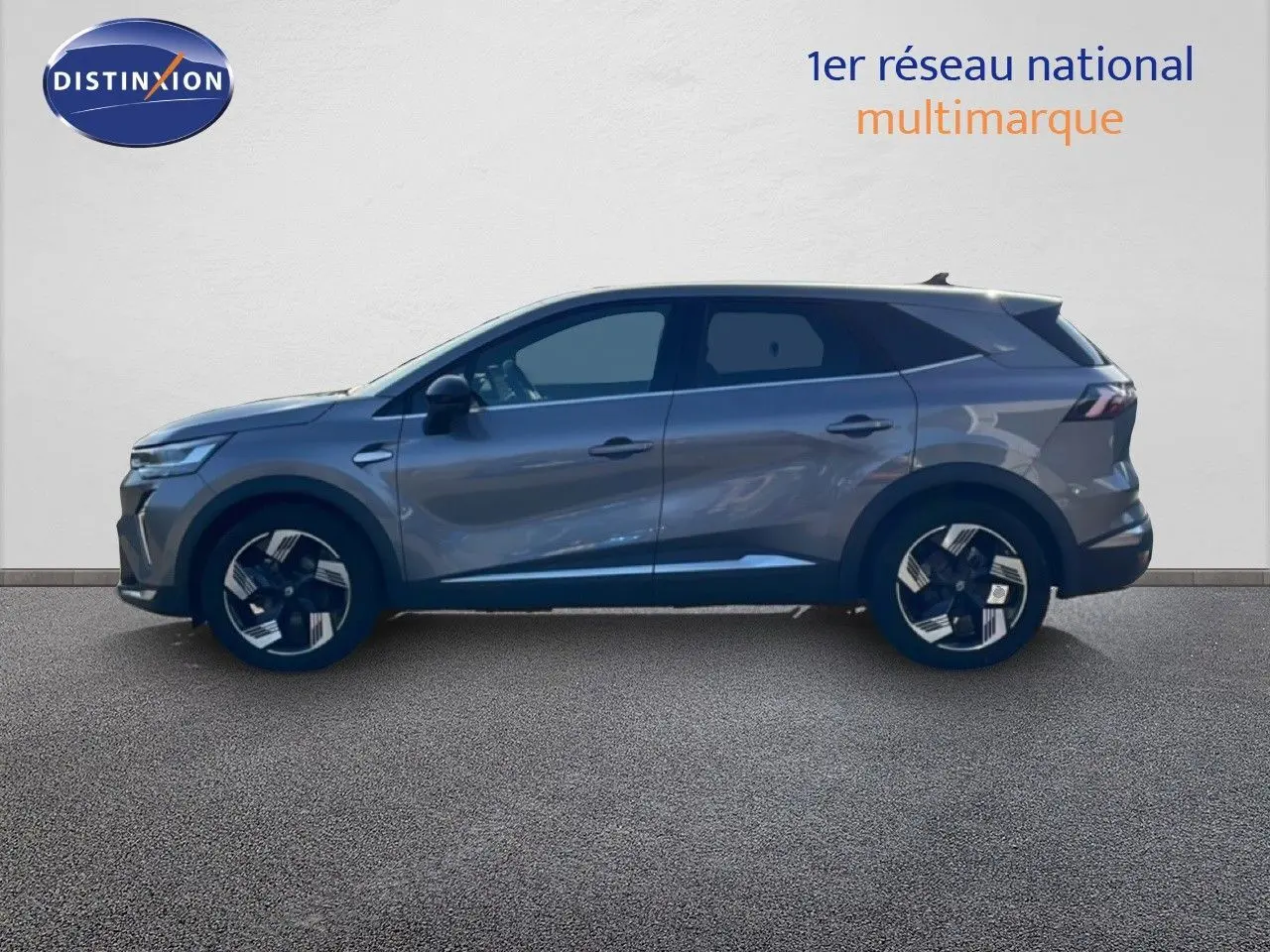 Profil droit du Renault Symbioz 2025 gris cassiopée métal, avec jantes stylisées et lignes modernes.
