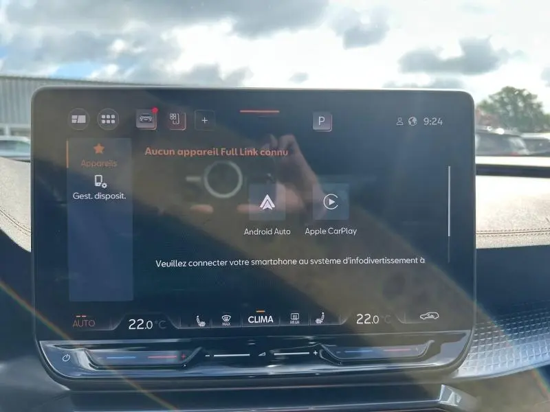 Écran tactile central du tableau de bord du CUPRA Formentor 2025 affichant les options Android Auto et Apple CarPlay.