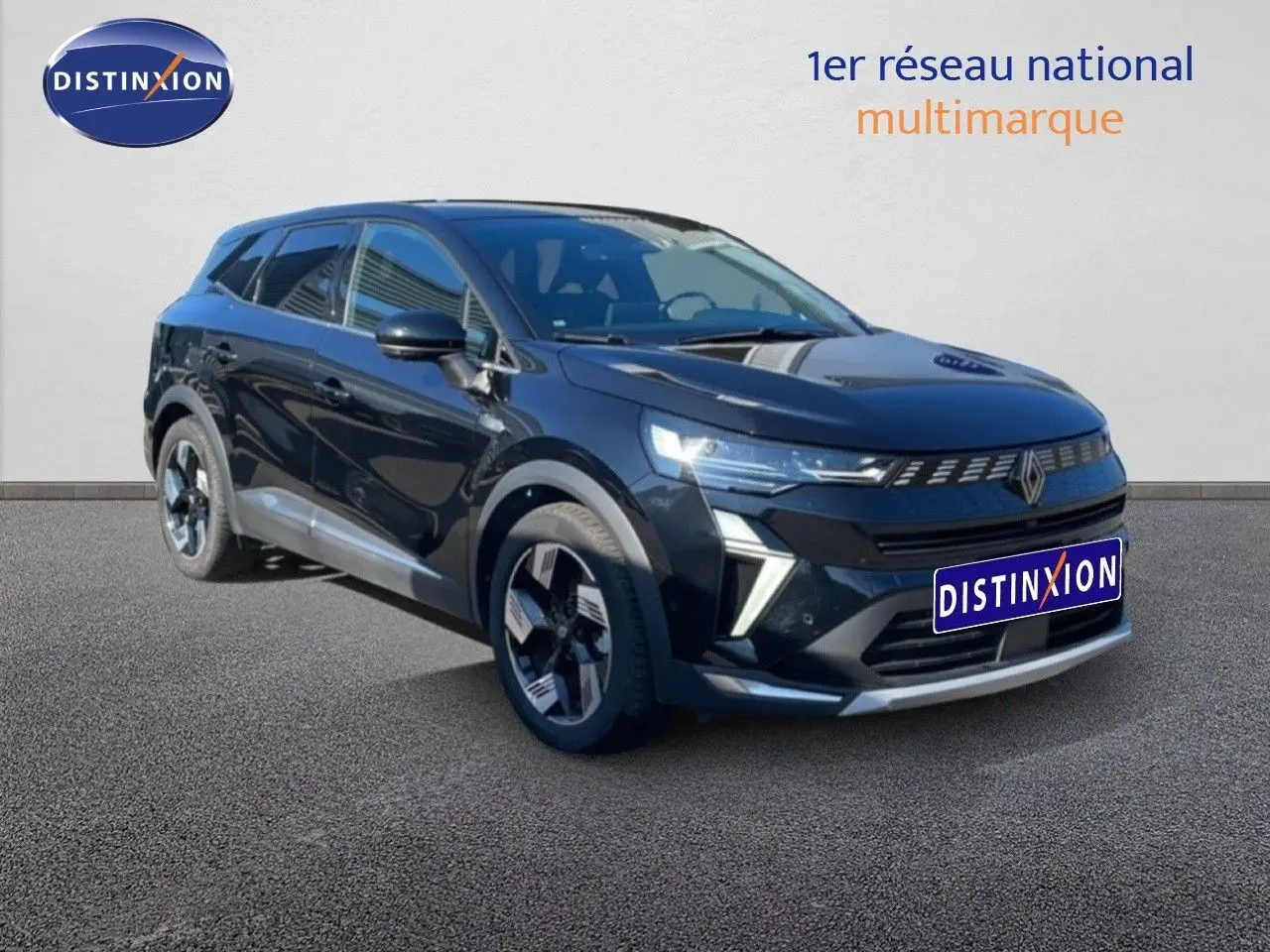 Renault Symbioz noir étoile métal en 3/4 avant droit, SUV hybride avec signature lumineuse distinctive.
