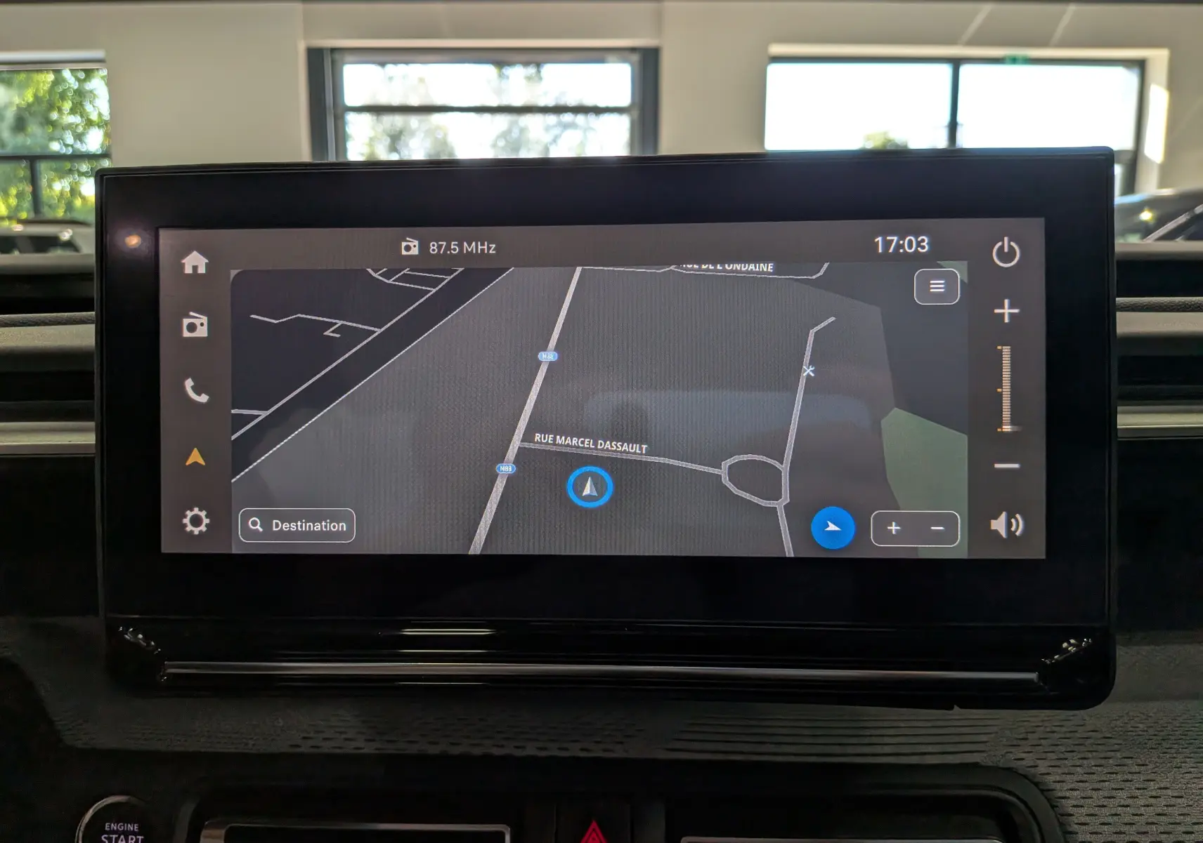 Écran tactile central du tableau de bord du Citroën C3 Aircross 2026 affichant la navigation GPS.