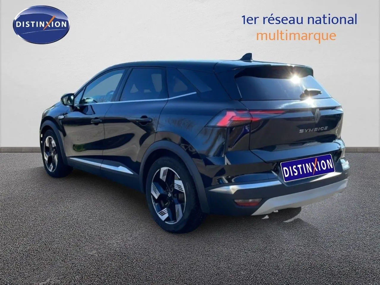 Vue 3/4 arrière droite du Renault Symbioz noir étoile métal, soulignant ses feux LED et jantes bi-ton modernes.