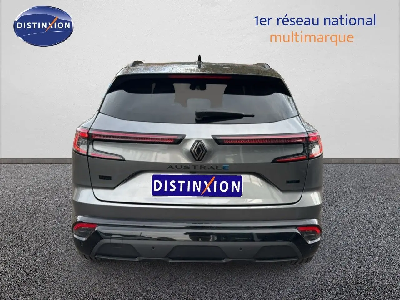 Vue arrière du Renault Austral gris schiste avec toit noir, hayon main libre et feux LED horizontaux distinctifs.