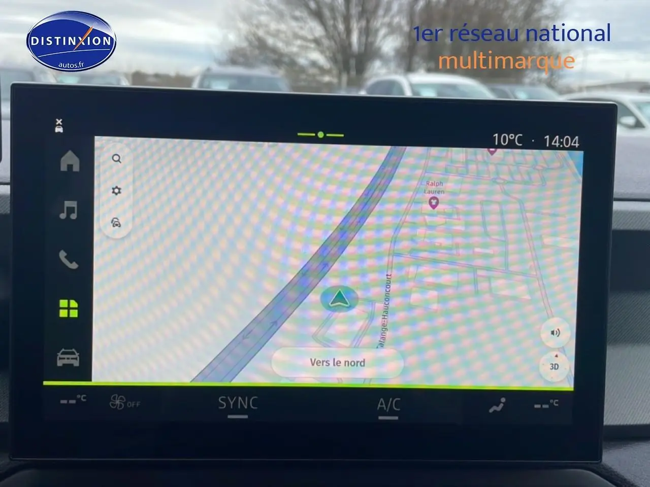 Écran tactile du système de navigation du Dacia Bigster 2025, affichant une carte avec indication "Vers le nord".