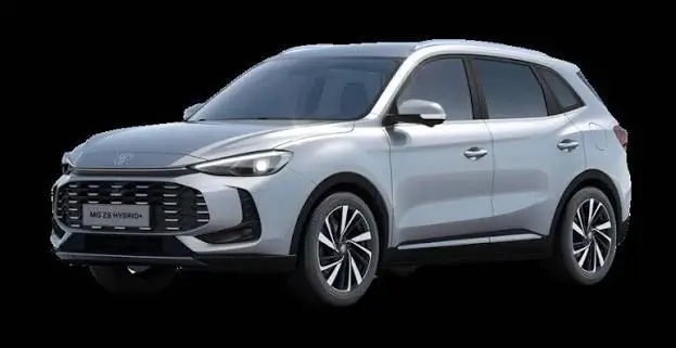 MG ZS 1.5 Hybrid+ 197ch Luxury en Cosmic Silver, vue 3/4 avant mettant en valeur sa calandre large et ses jantes bi-ton.