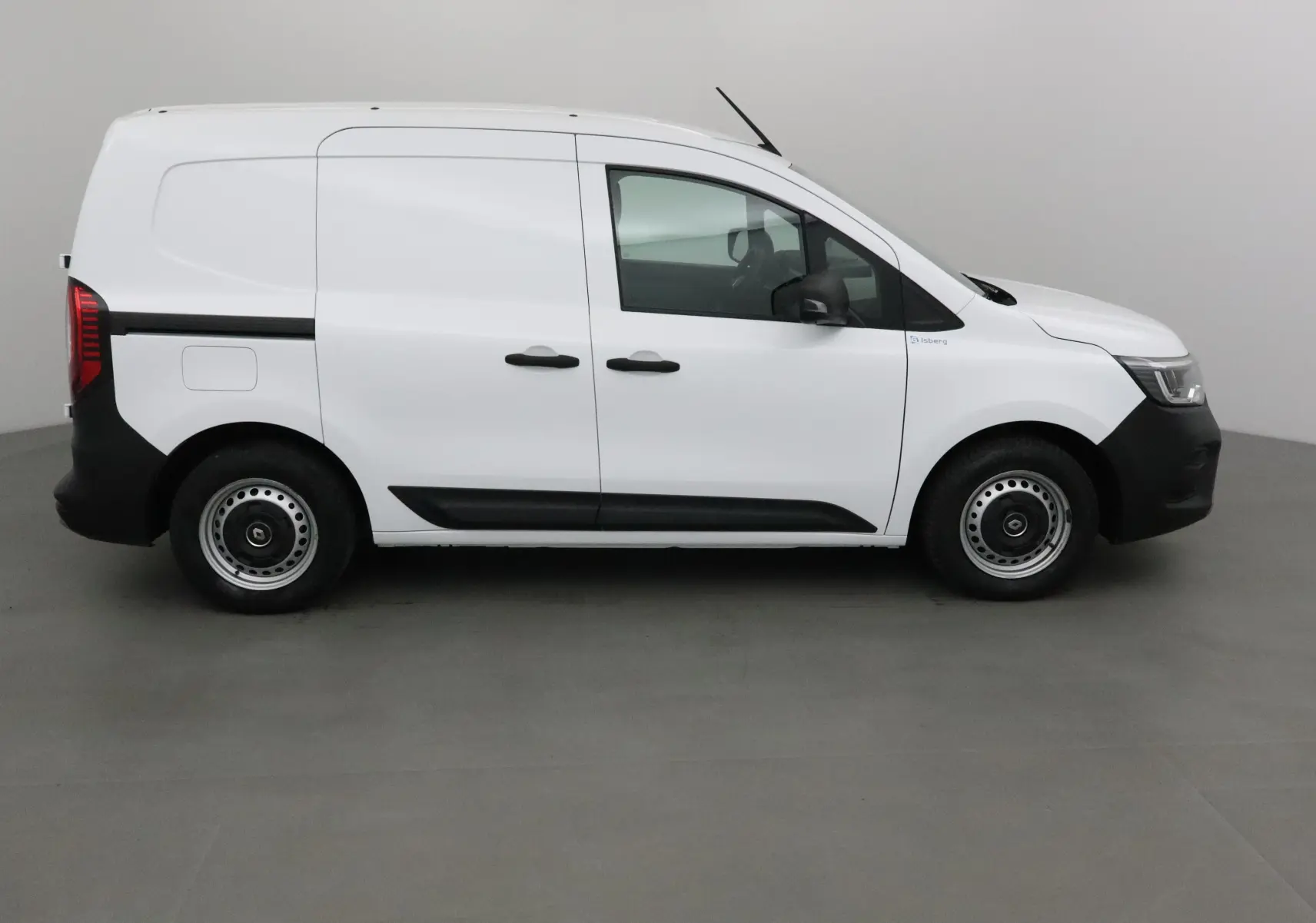 Profil côté droit d’un Renault Kangoo blanc 2022 version frigo, avec cellule frigorifique et détails noirs contrastants.