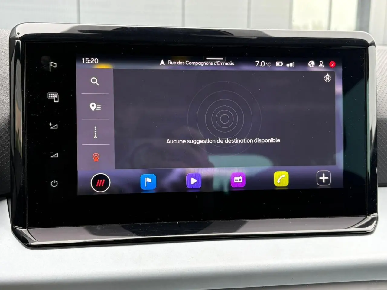 Écran tactile du GPS de la SEAT Ibiza TSI 115 DSG Move! 2024, affichage clair avec interface moderne.