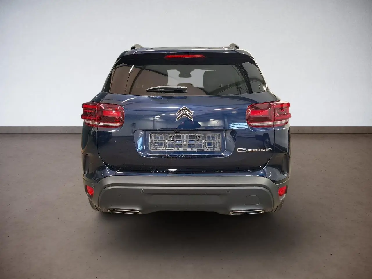 Vue arrière du Citroën C5 Aircross bleu Eclipse 2025 avec feux LED et double sortie d’échappement intégrée.