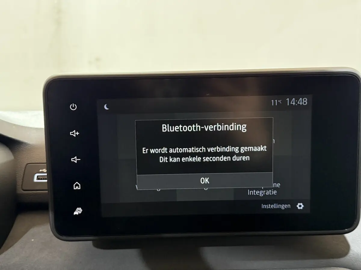 Écran tactile central de 8 pouces du tableau de bord de la Dacia Sandero Extreme+ TCe 110, affichage Bluetooth.
