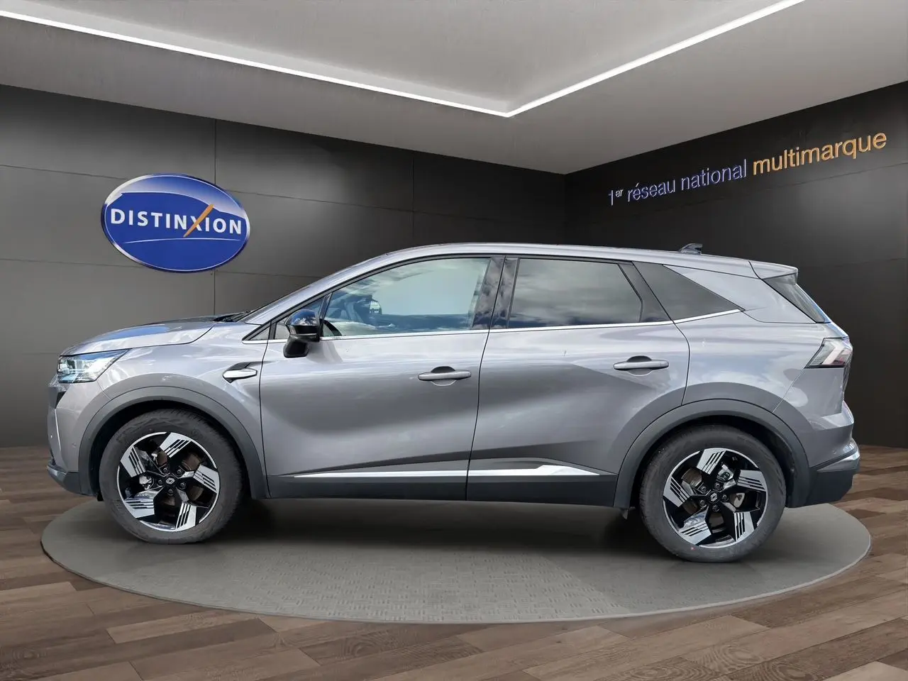 Renault SYMBIOZ gris clair en vue profil côté gauche, avec jantes modernes et lignes dynamiques.