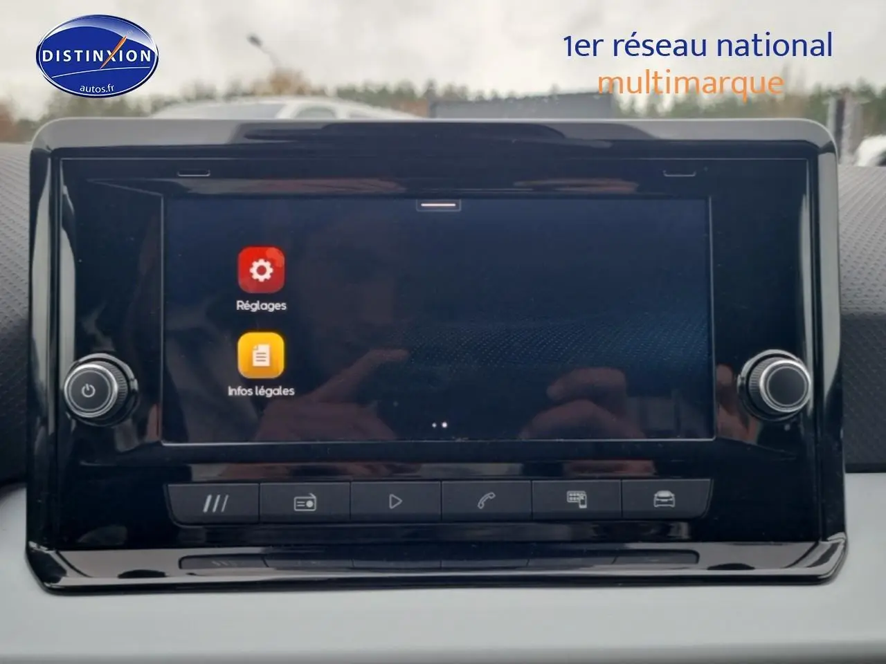 Écran tactile HD 8,25 pouces du système MediaSystem de la SEAT Ibiza gris, vue frontale du tableau de bord.