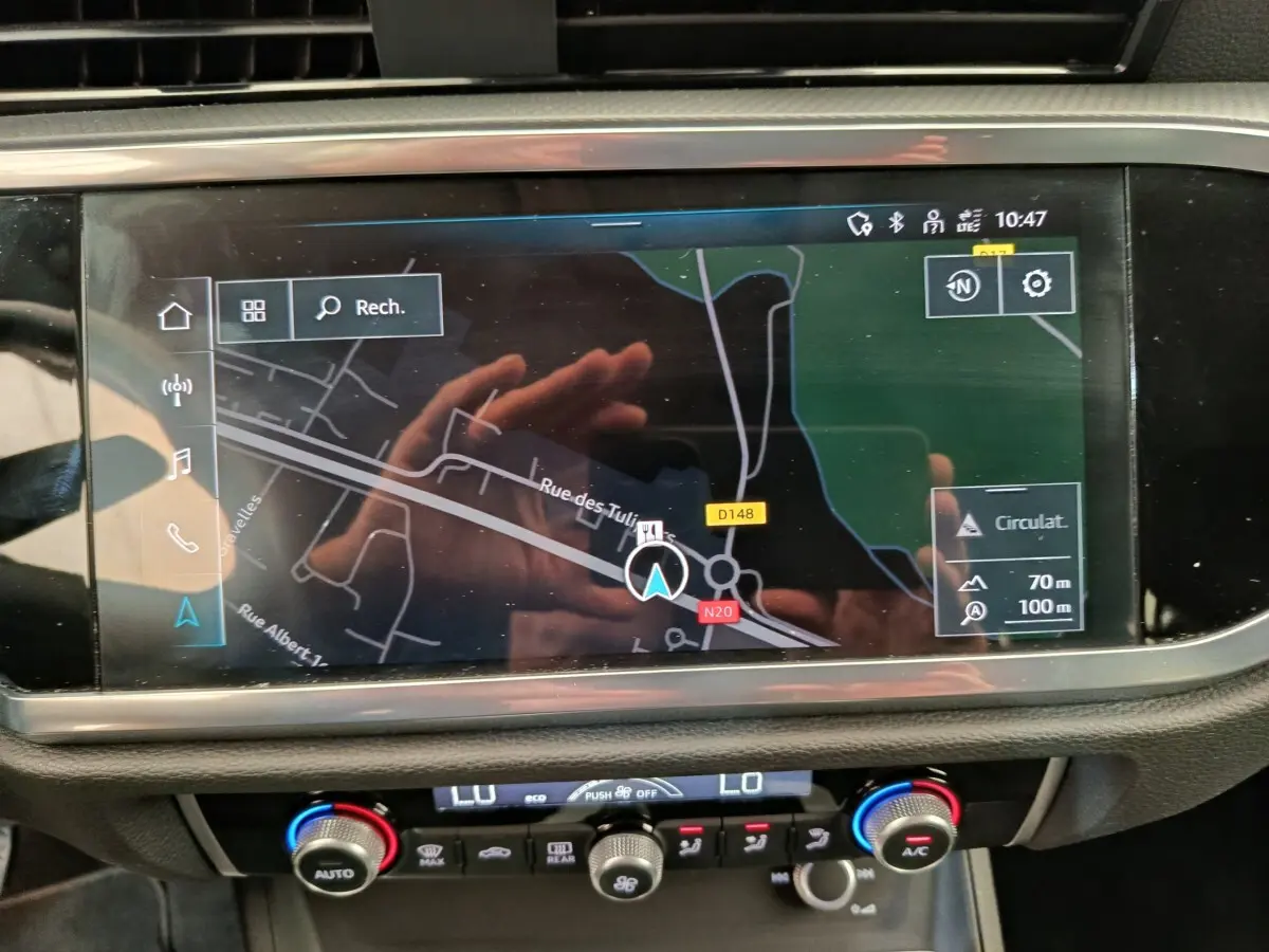 Écran tactile central du système de navigation de l’Audi Q3 Sportback 35 TDI Business Line, affichage satellite.