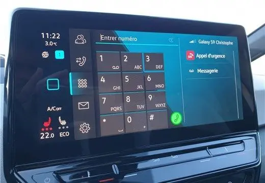 Écran tactile du système multimédia du Volkswagen ID.3 204 ch 1st Max affichant le clavier téléphonique en intérieur.