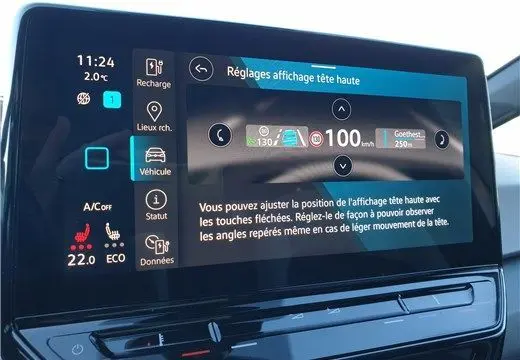 Écran tactile intérieur du Volkswagen ID.3 204 ch 1st Max montrant les réglages de l'affichage tête haute.