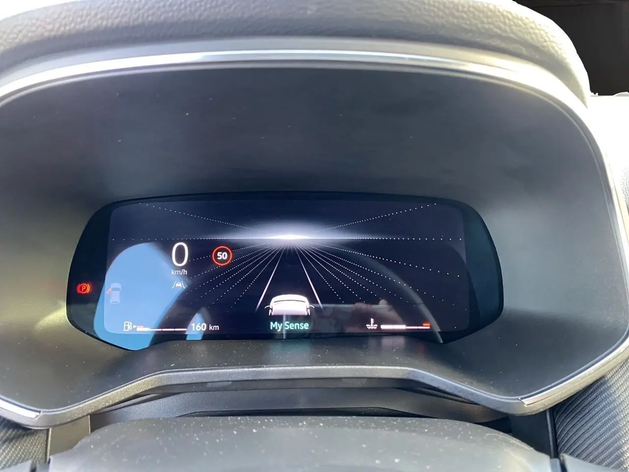 Affichage numérique du tableau de bord de la Renault Clio V TCE 90 Esprit Alpine en bleu Iron, montrant la vitesse à 0 km/h.