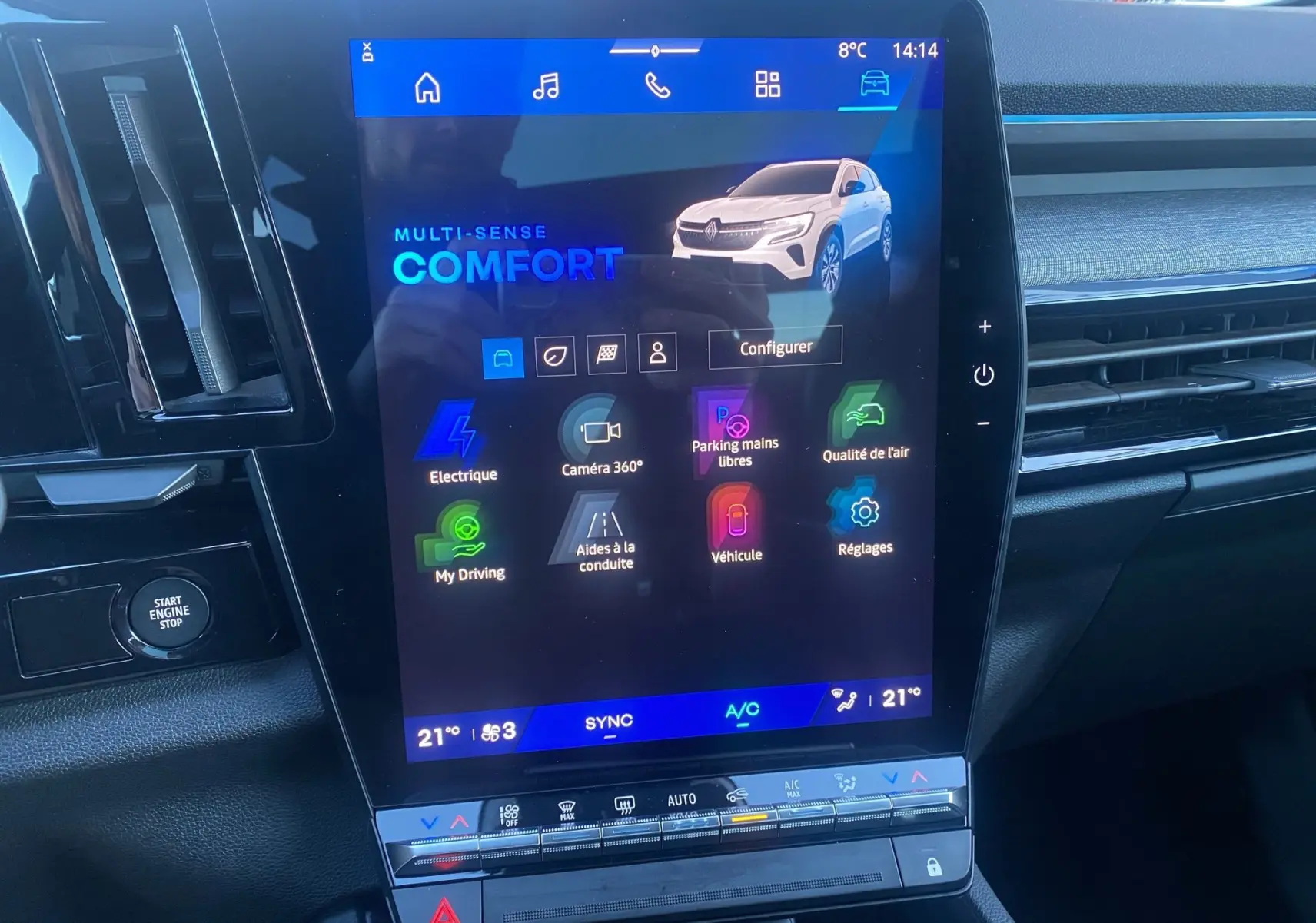 Écran tactile central de la Renault Austral 2025 affichant le mode confort et les options caméra 360° et qualité de l'air.