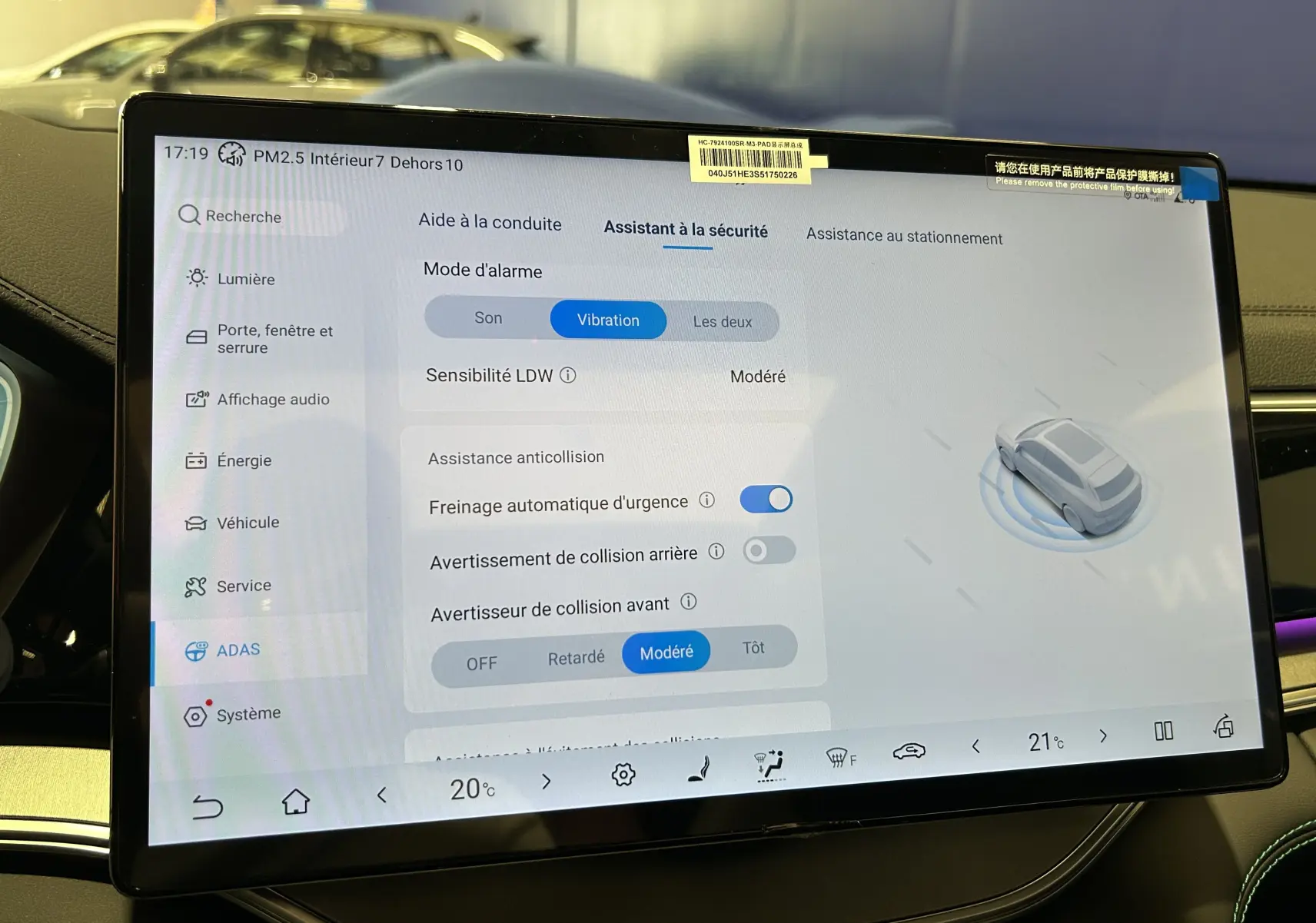 Écran tactile intérieur affichant les réglages d'assistance à la conduite du BYD SEAL U 2025.
