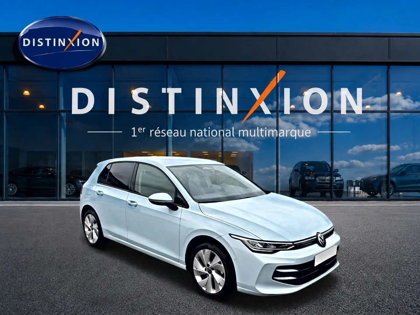 Volkswagen Golf 1.5 etsi evo2 bleu glacier vue 3/4 avant droit devant concession Distinxion.