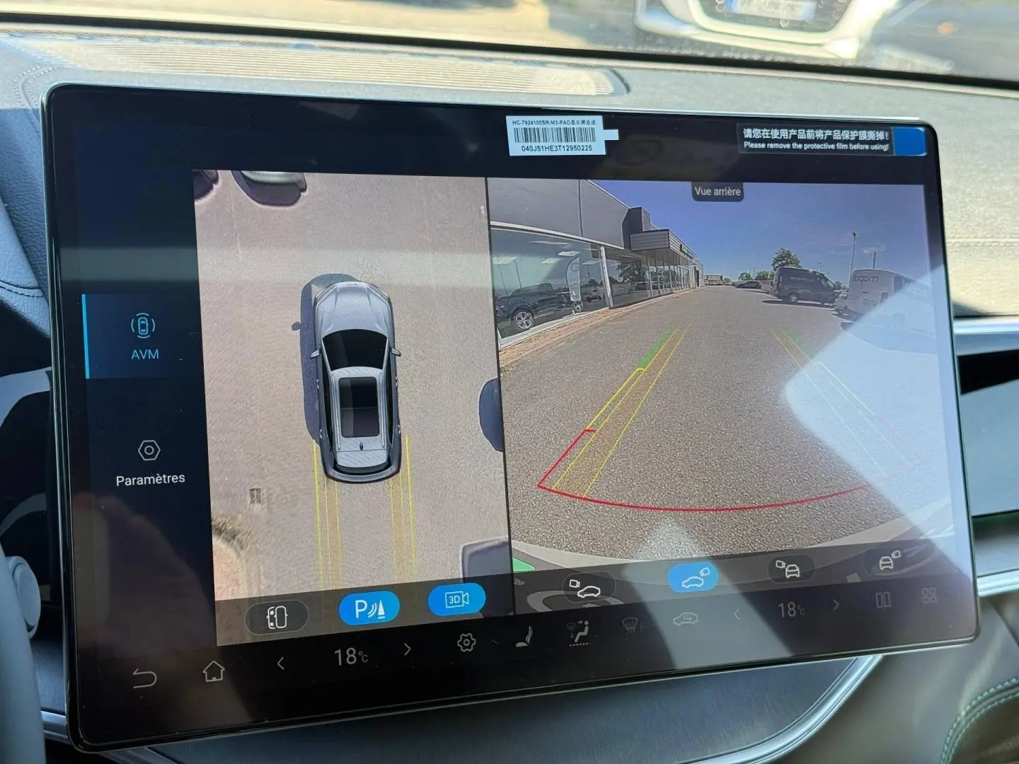 Écran tactile intérieur du BYD SEAL U 1.5 DM-i 218ch Boost montrant la caméra de recul et vue 360° en stationnement.
