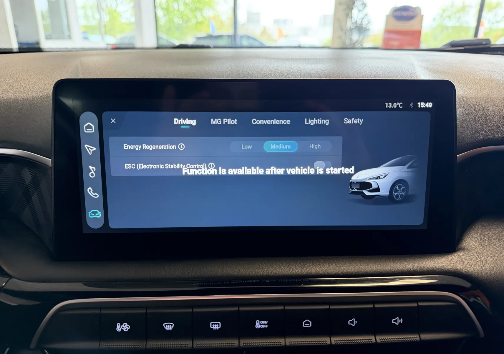 Écran tactile central de 10,25 pouces du MG3 2025 affichant les réglages de conduite, vue intérieure frontale.