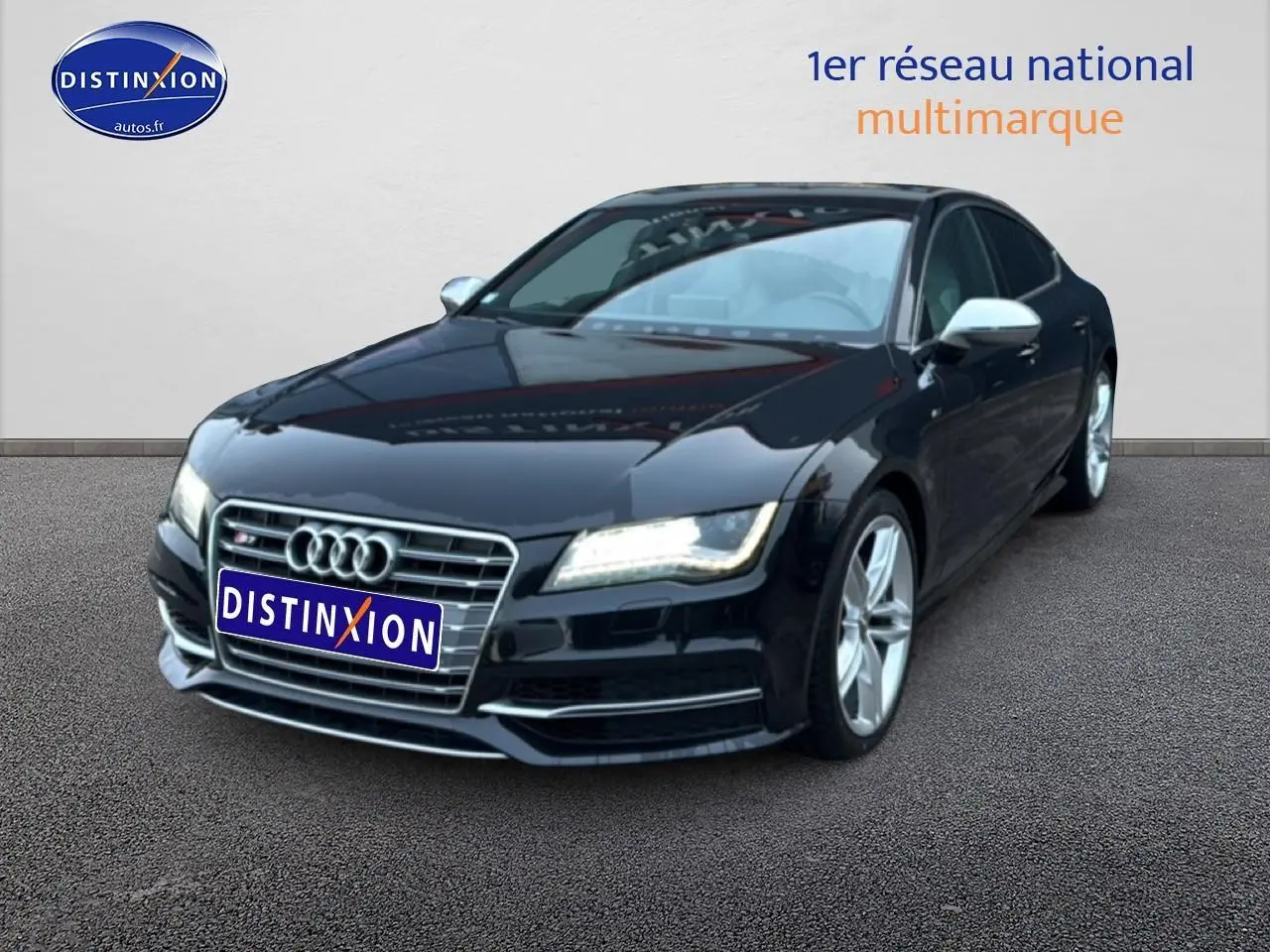 Audi S7 Sportback noir vue 3/4 avant droit avec calandre chromée et jantes alu visibles.