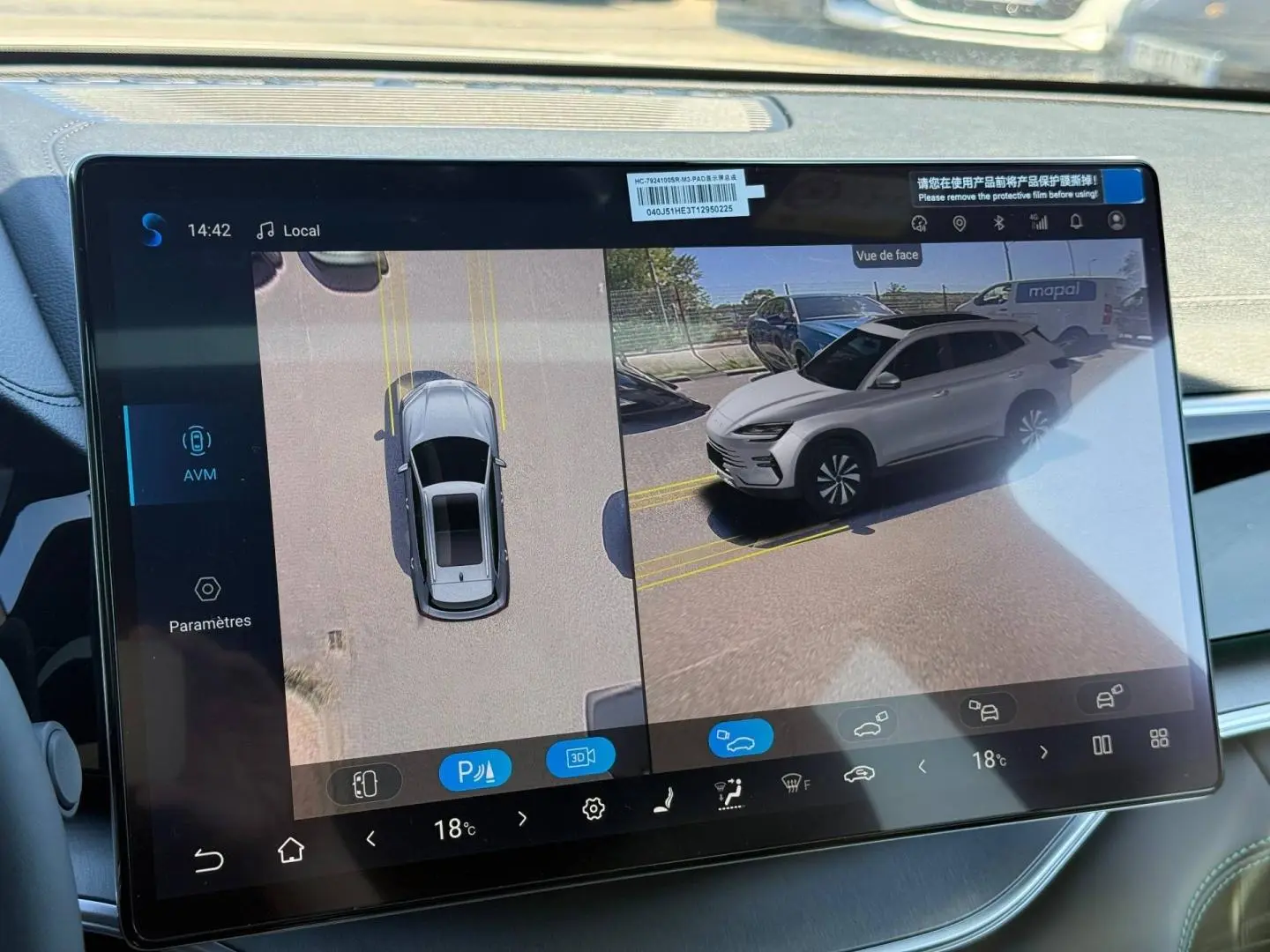Vue écran intérieur montrant la caméra 360° du BYD SEAL U hybride en Boundless Cloud métallisé côté droit.