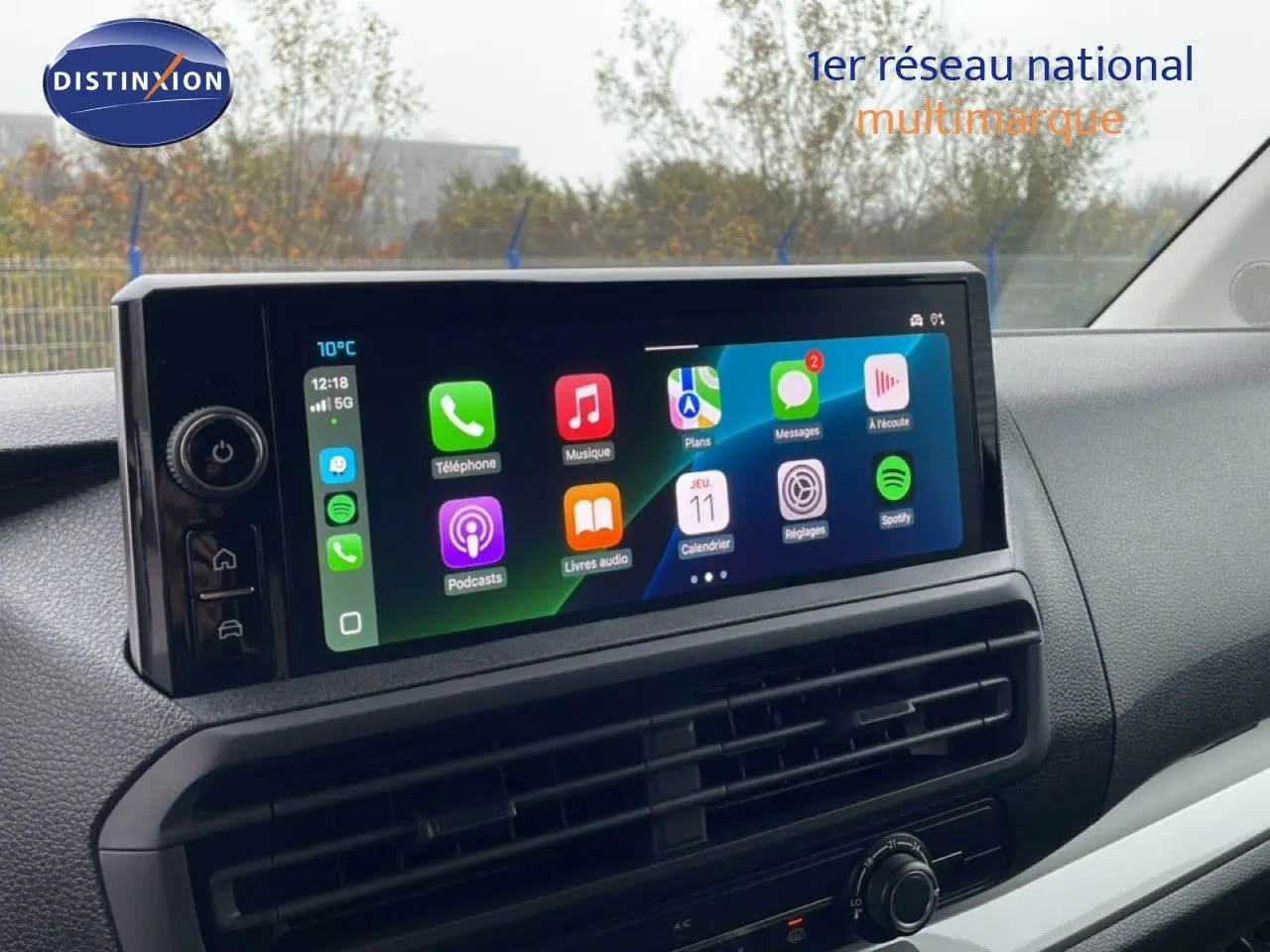 Écran tactile central du tableau de bord du Citroën Jumpy 2025, affichant les applications connectées.