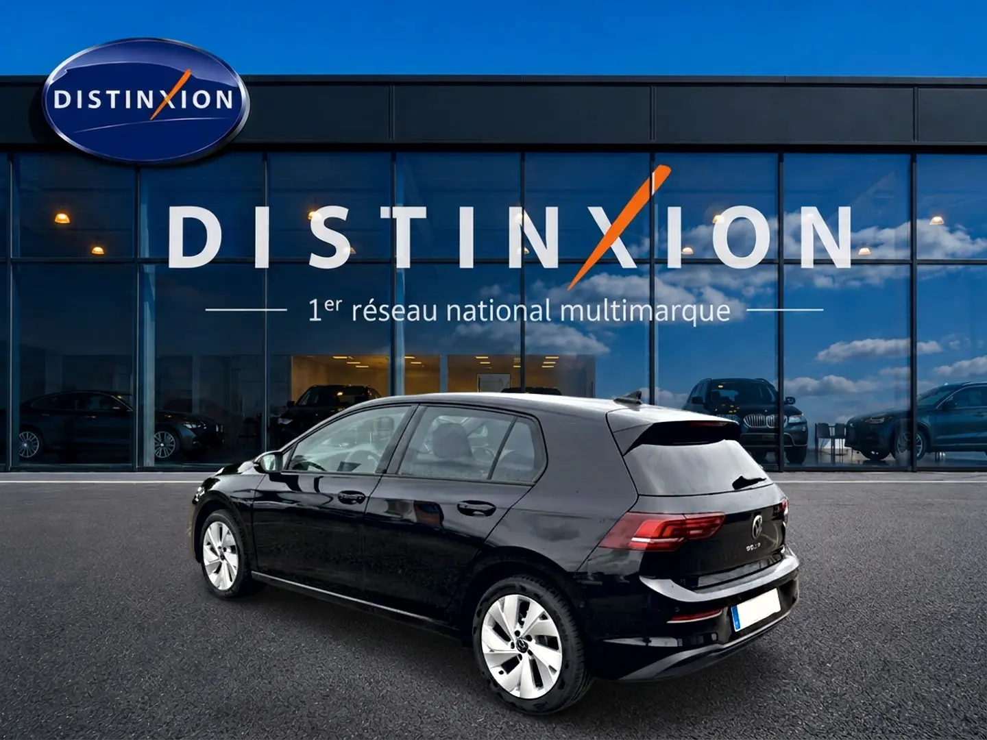 Volkswagen Golf 1.5 etsi evo2 noir vue 3/4 arrière droit, jantes alu 17 pouces, feux arrière LED visibles.