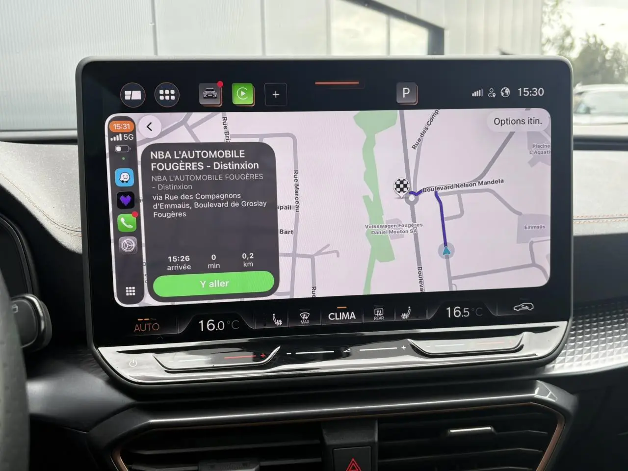 Écran tactile HD 12,9'' du tableau de bord du CUPRA Formentor 2025 affichant la navigation GPS.