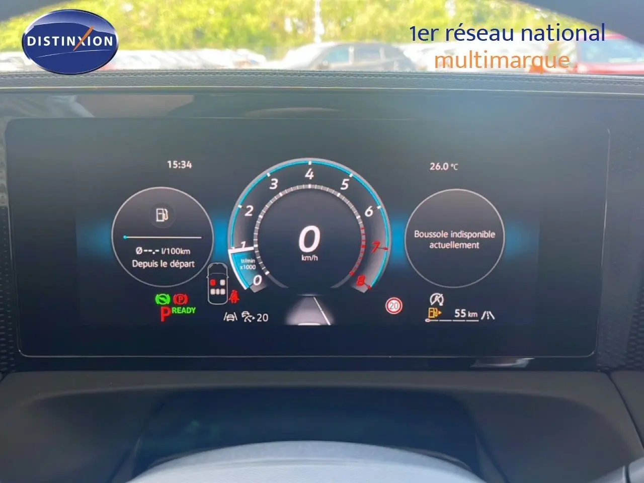 Tableau de bord numérique du Volkswagen Tiguan 1.5 TSI 130ch en noir Grenadilla, affichage vitesse et informations véhicule.