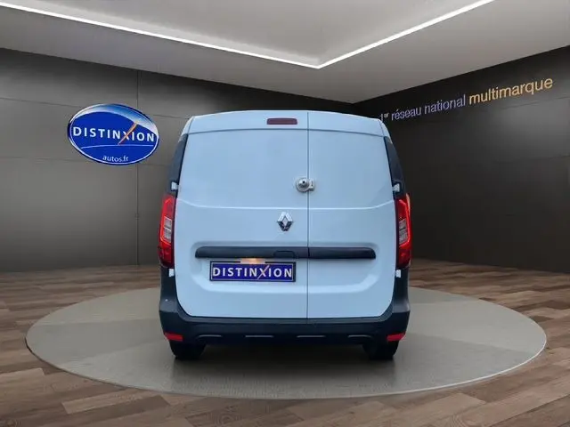 Vue arrière d'un Renault Express Van blanc 2023 avec portes battantes et logo Renault centré.
