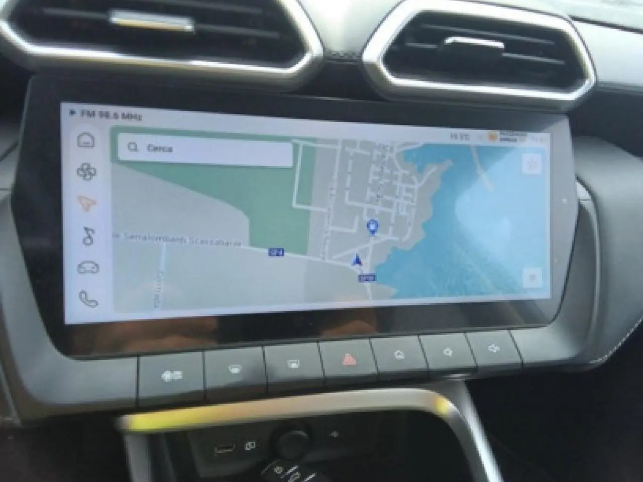 Écran tactile 12,3 pouces affichant la navigation, tableau de bord intérieur du MG Motor ZS 1.5 Hybrid+ 197 Luxury.