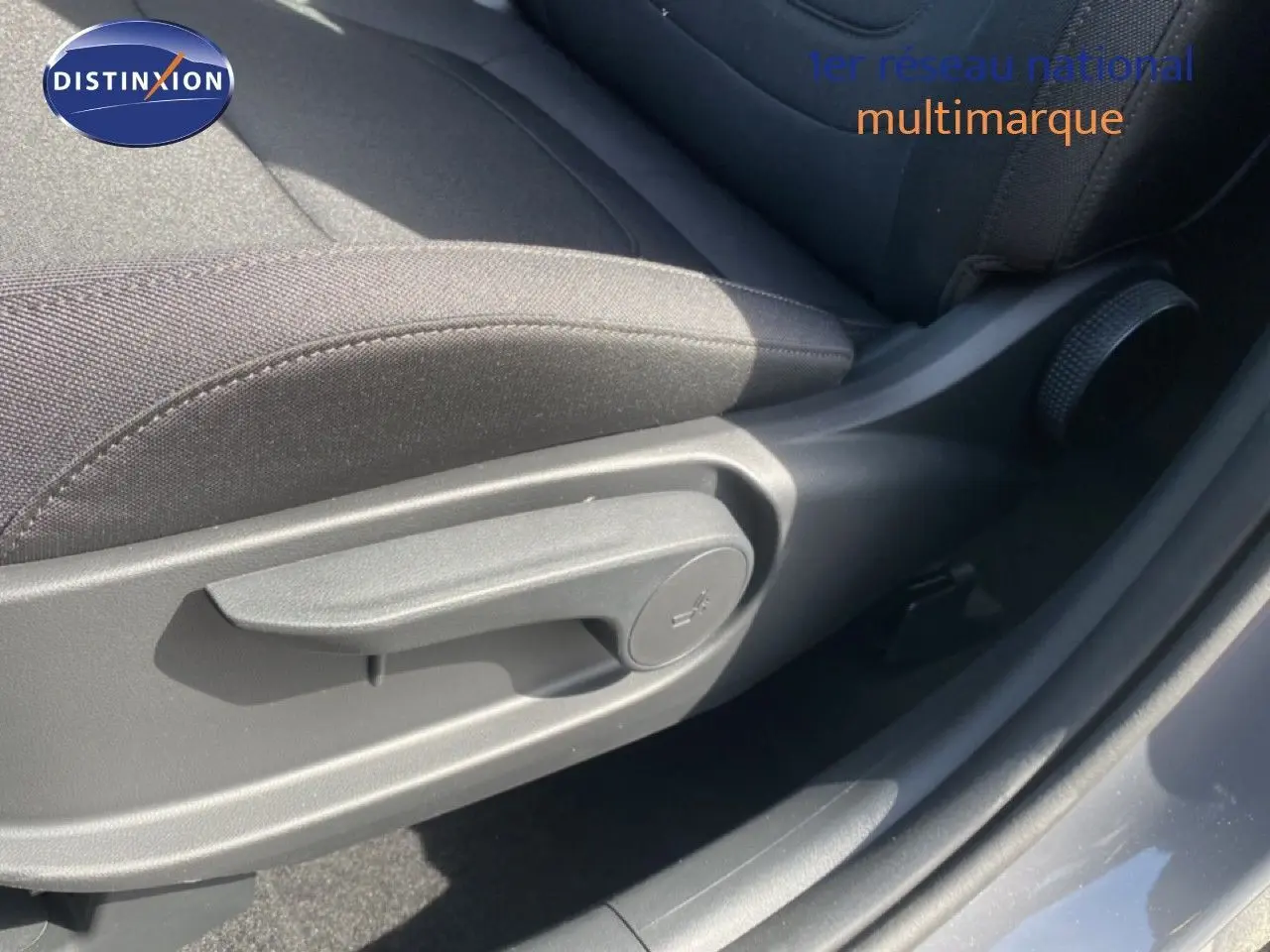 Détail de la manette de réglage du siège côté conducteur sur Hyundai Tucson gris Ecotronic Metal 2026.