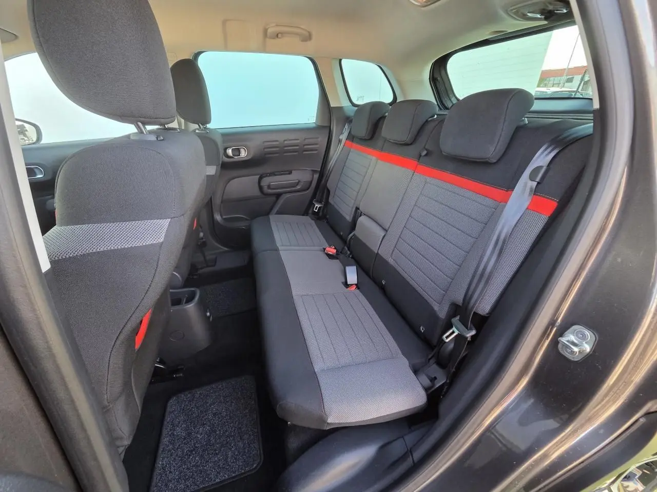 Écran tactile central de la Citroën C3 Aircross 2021 affichant les options Apple CarPlay et Android Auto