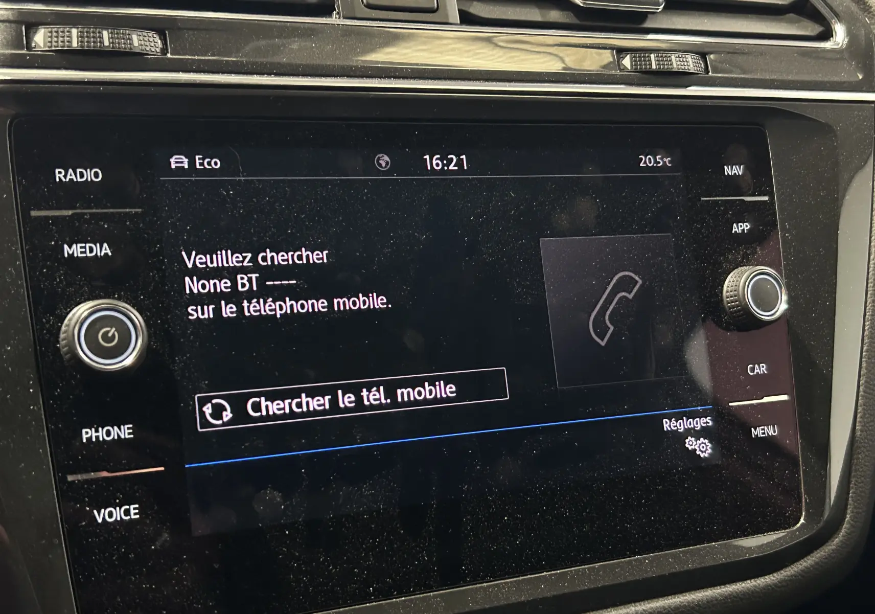 Écran tactile central du Volkswagen Tiguan Allspace 2018 affichant le menu Bluetooth et les options médias.