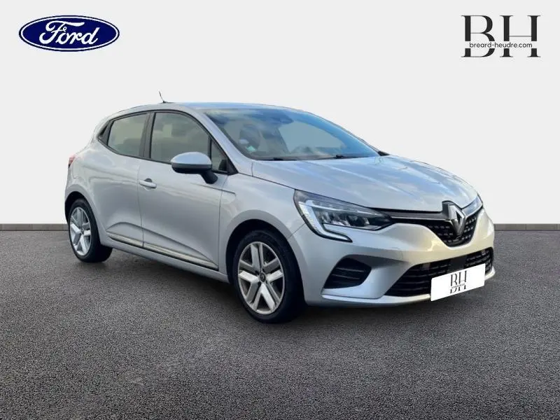 Renault Clio 2019 gris platine vue 3/4 avant droit, avec phares LED et jantes alliage cinq branches.