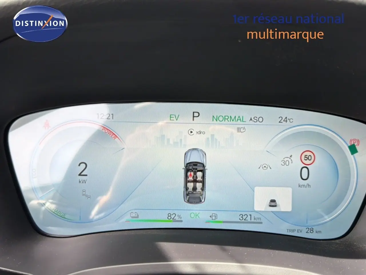 Vue rapprochée du tableau de bord numérique du BYD SEAL U 2026 affichant l'autonomie et la vitesse à 0 km/h.