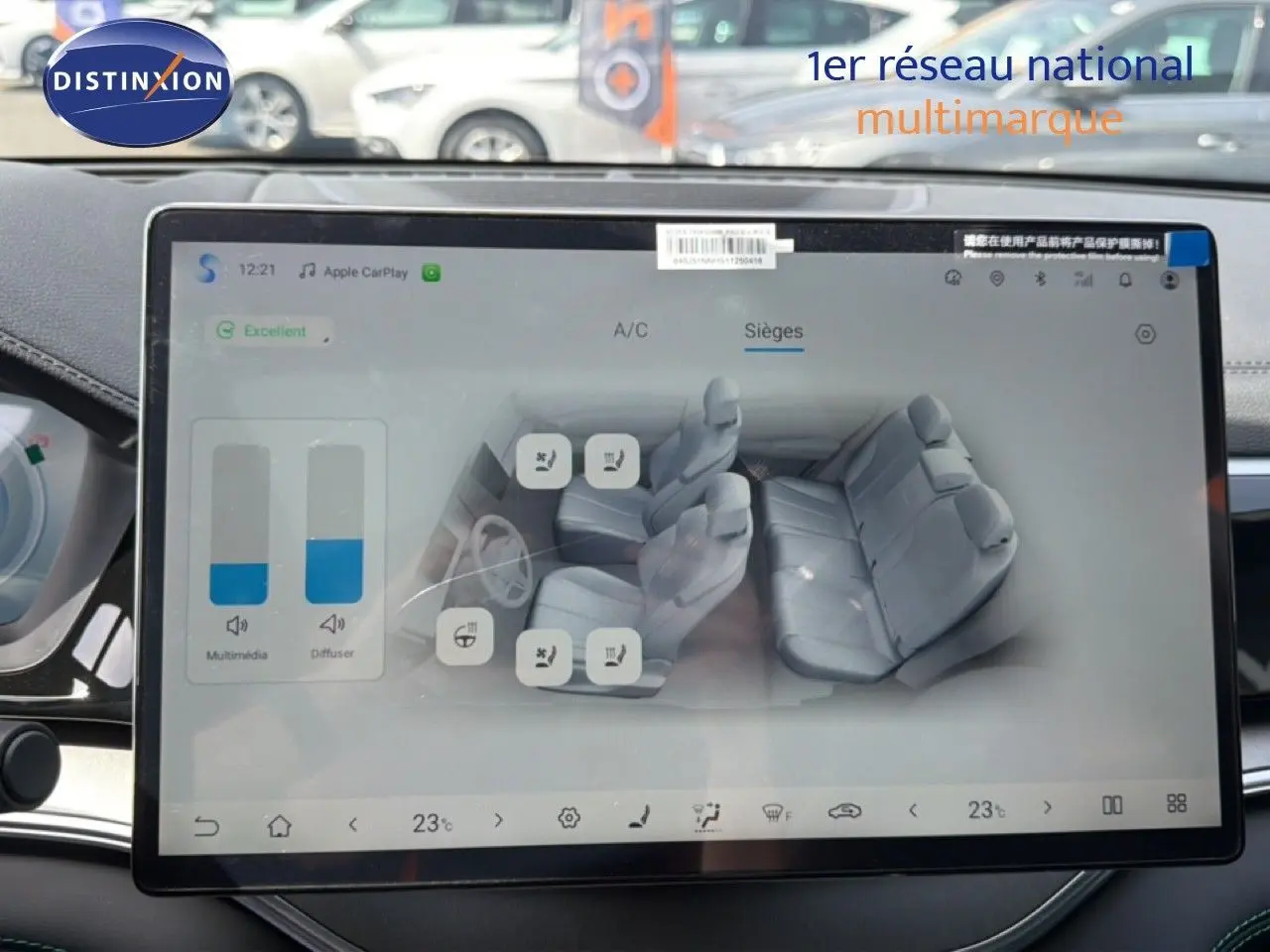Écran tactile intérieur du BYD SEAL U 2026 affichant le contrôle des sièges en cuir noir et la climatisation à 23°C.