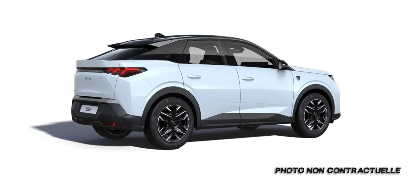 Vue 3/4 arrière droite du Peugeot 3008 blanc okenite avec toit noir et jantes noires distinctives.