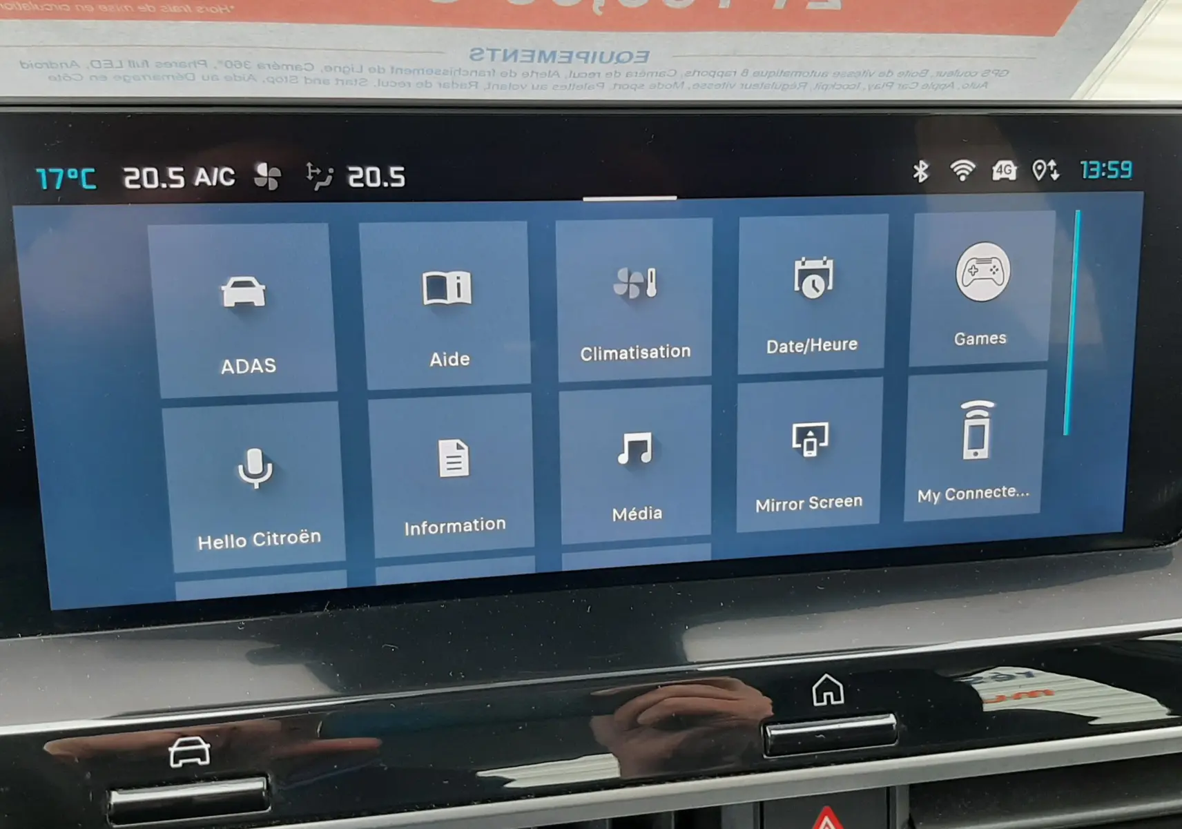 Écran tactile central de la Citroën C4 Hybrid 136 e-DSC6 Plus 2024 affichant le menu principal avec options ADAS et climatisation.