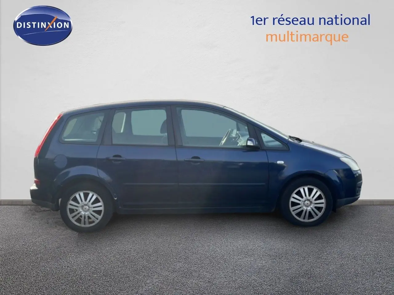 Vue de profil côté gauche d'une Ford C-MAX 2005 bleu foncé métallisé avec cinq portes et jantes alliage.