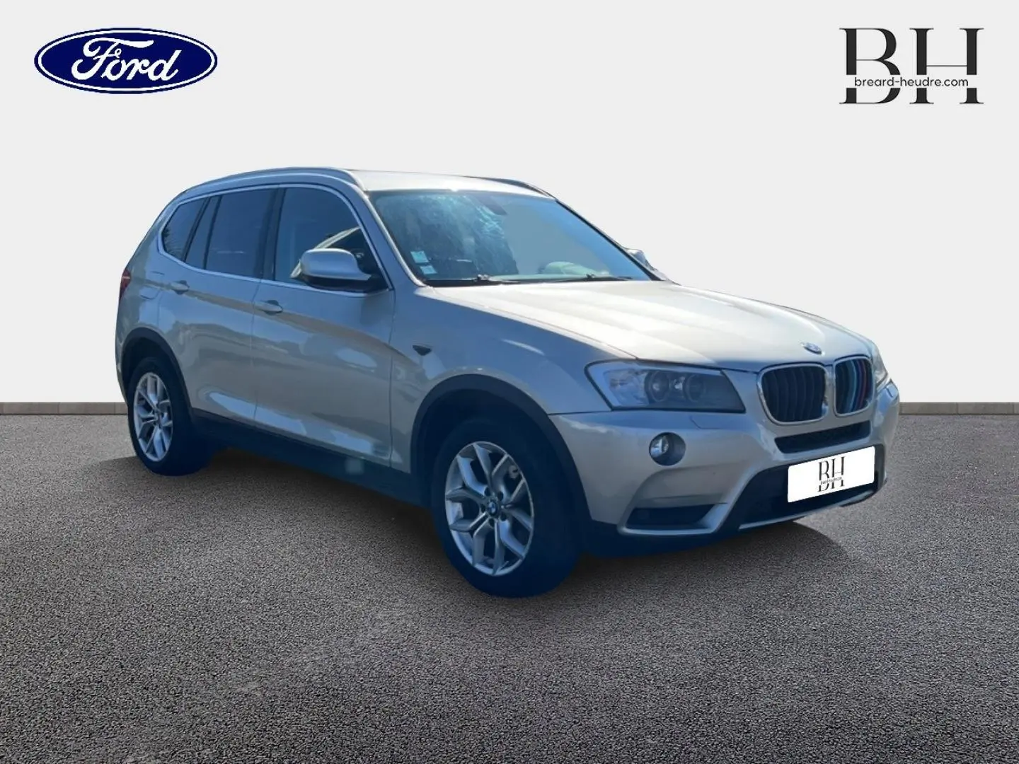 BMW X3 xDrive20d 2013 en Mineralsilber, vue 3/4 avant droit avec jantes alu 17 pouces et calandre caractéristique.