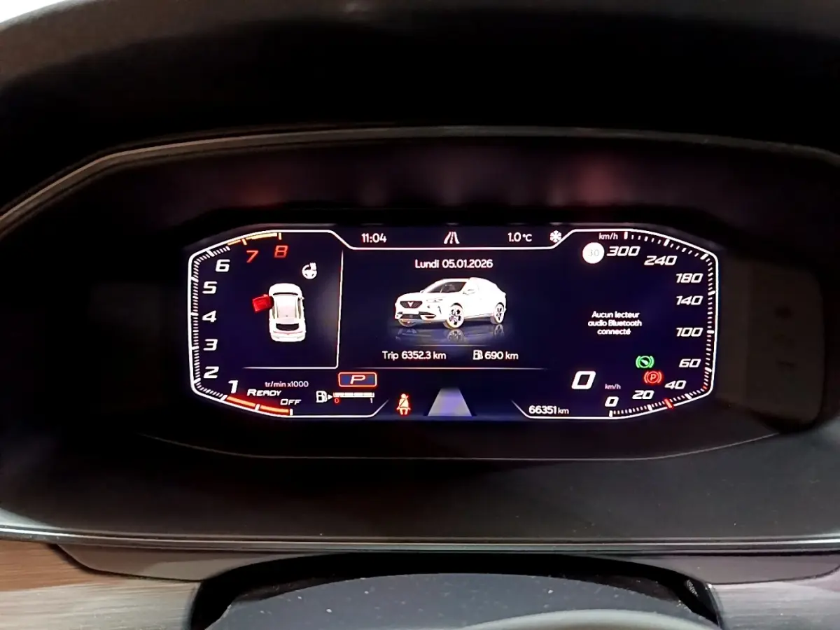 Affichage numérique du combiné d'instruments du CUPRA Formentor 1.5 TSI, vue frontale du tableau de bord.