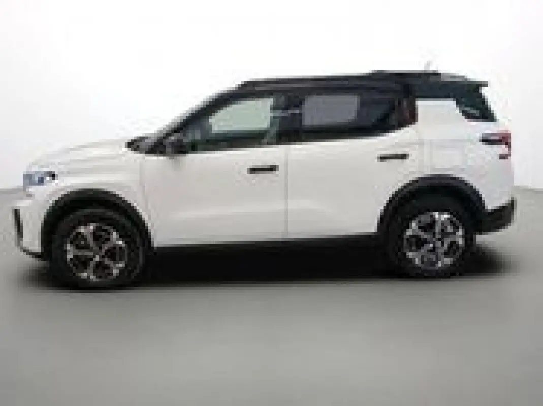 Profil droit du Citroën C3 Aircross blanc banquise avec toit noir, roues alliage et lignes compactes modernes.